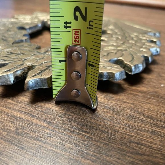 Vintage Christmas Wreath Trivet in Gold Brass-by Knobler-Taiwan - Picture 9 of 9